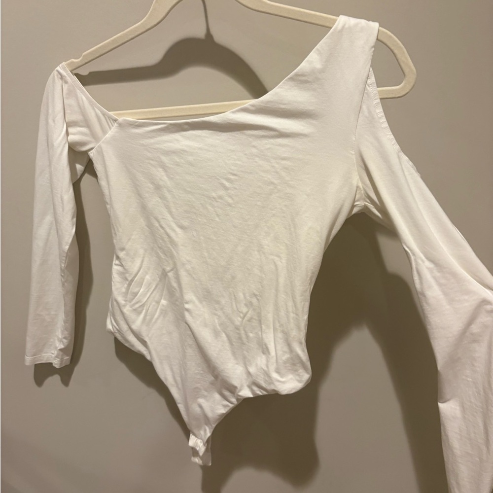 Lovers + Friends White Asymmetrical 3/4 Sleeve Bodysuit